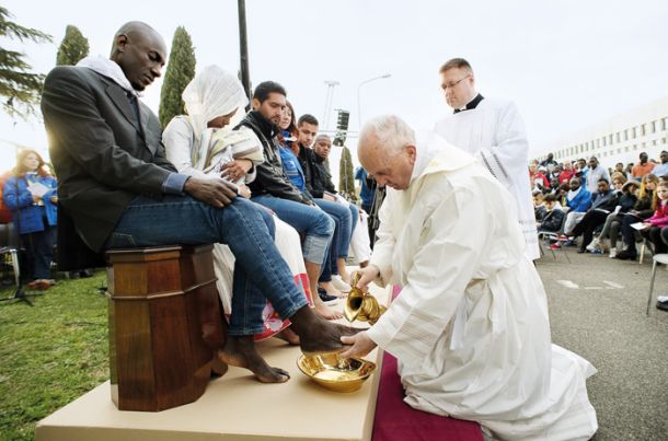 Kaj je narobe, če papež umiva noge muslimanom in svari pred pogoltnostjo neoliberalizma?
