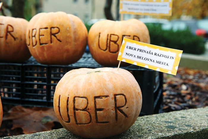 Sindikalni protest proti vladnemu povezovanju s podjetjem Uber