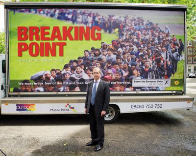 Nigel Farage je za strašenje Britancev pred migranti  uporabljal tudi fotografije iz Slovenije
