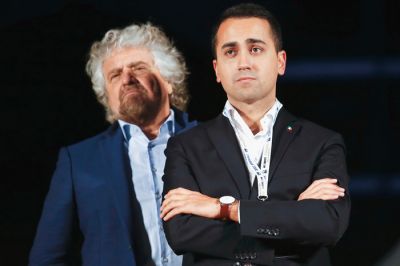 Luigi Di Maio in porok Beppe Grillo po zmagi na referendumu 