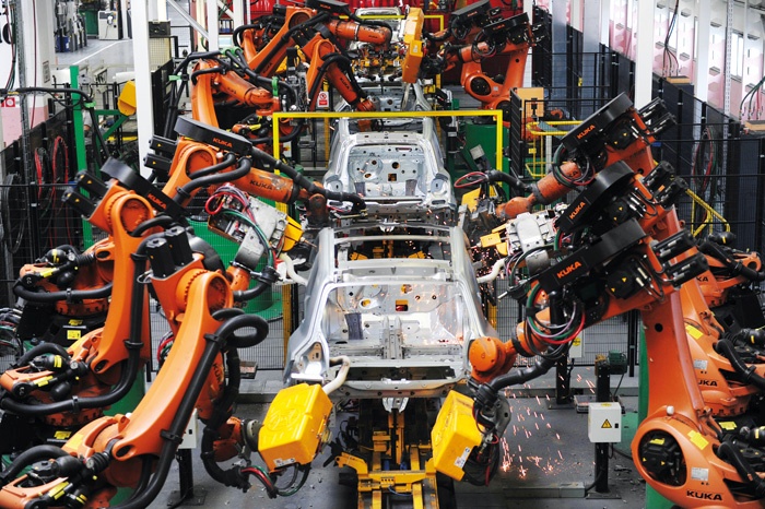 In kaj se bo zgodilo z delavci, ko bodo nekega dne vse delo namesto njih opravili roboti?