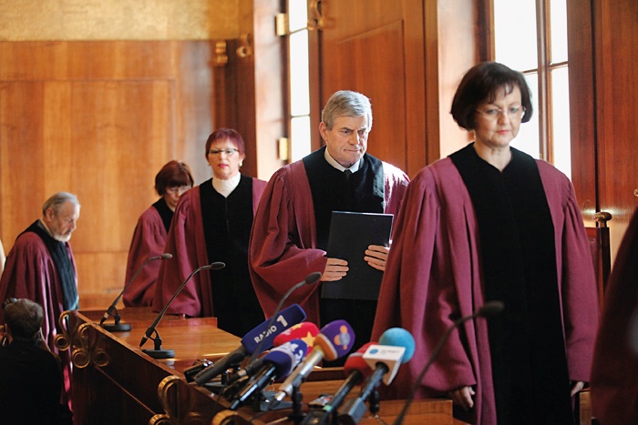 Odhajajoča posadka ustavnega sodnika