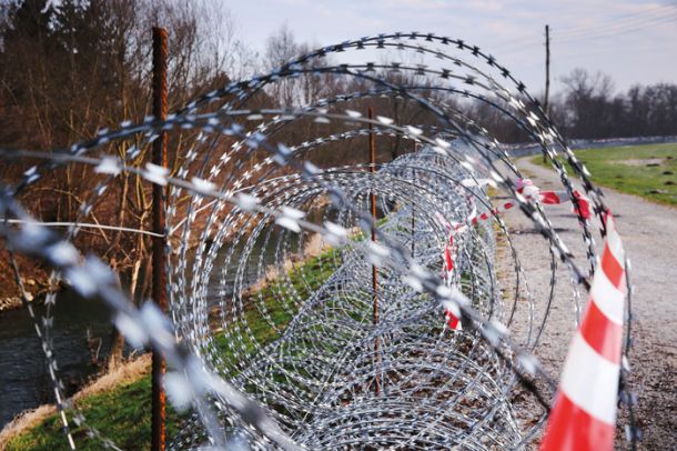 Predsednik Pahor poziva, naj se umakne žica z rezili. Dokler ne bo spet potrebna. 
