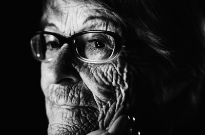 Nemško življenje je zgodba Brunhilde Pomsel, tajnice nacističnega propagandnega ministra Josepha Goebbelsa. Umrla je konec januarja, stara 106 let.