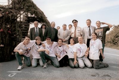 Kraški naborniki leta 2001 skupaj z nekdanjim načelnikom generalštaba brigadirjem Ladislavom Lipičem.