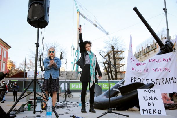Protestni shod na Dan žena v organizaciji Študentske Iskre na Kongresnem trgu v Ljubljani.