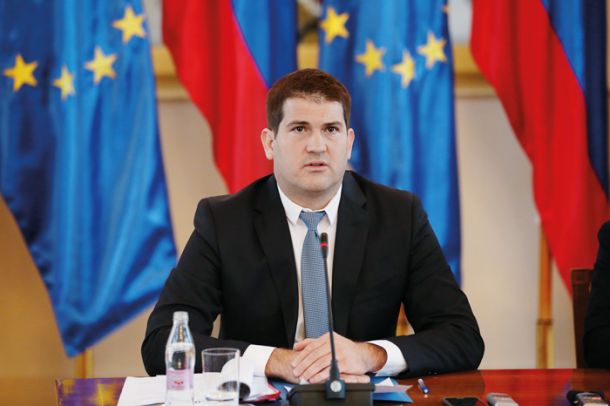 Navidezni zagovornik načela enakosti Miha Lobnik.