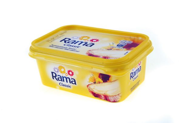 Slovenska različica margarine Rama Classic vsebuje manj maščobe kot avstrijska, nemška ali češka. Proizvajalec – multinacionalka Unilever – je sploh ne trži kot margarino, temveč kot »mastni namaz«. 