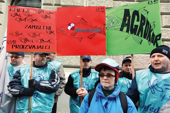 Napovedi tistih, ki so svarili pred prodajo Mercatorja Agrokorju, se uresničujejo. Propad Agrokorja je šele prvi del njihovega svarila. (Protest delavcev decembra 2011)