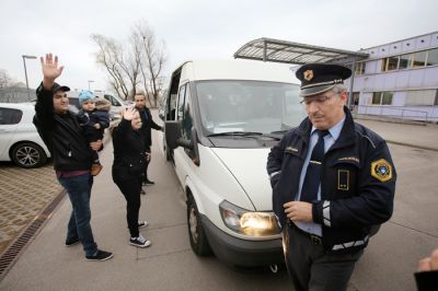 Slovo družine Korba Sulejman od prijateljev, ki so jih spoznali v Sloveniji. Teden dni kasneje je  mati  v Zagrebu govorila z novinarko POP TV Ireno Jovevo. Sirijka je v šoku. »Tu začenjamo z ničle, v Sloveniji pa smo si začeli graditi življenje, prijateljske odnose.« Nato se je zahvalila vsem,  ki so jim pomagali, in dodala, da slovenskim oblastem ne bo nikoli odpustila. »V Sloveniji sem imela sanje, zdaj pa je vse uničeno«. 