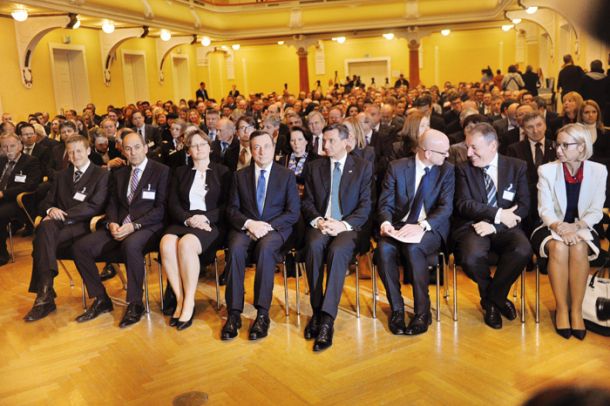 Porodničarja slabe banke: Boštjan Jazbec in Andrej Šircelj, SDS, ob deseti obletnici uvedbe evra.