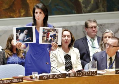 Dan pred napadom je Nikki Haley, ameriška veleposlanica pri Združenih narodih s fotografijami žrtev pripravljala ozračje za napad