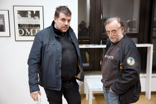 Oblikovalec Bojan Lazarevič in fotograf Tone Stojko, razstava fotografske agencije Magnum Photos: Dovolj blizu?, Galerija Photon, LJ 