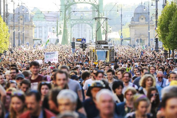 Protesti proti zaprtju univerze v Budimpešti 