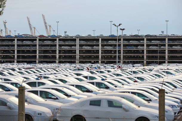 Zmogljivost Luke Koper mika tako Madžarsko kot tudi Češko, predvsem zaradi njune avtomobilske industrije v zaledju.