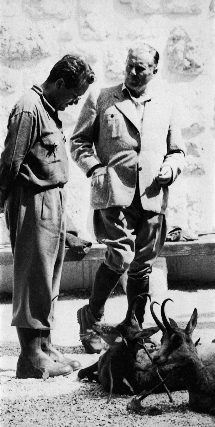 Tito in Kardelj med gamsi.