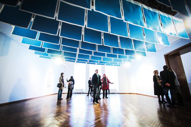 Álvaro Barrios (COL), instalacija, skupinska razstava Vis-àVis, Umetnostna galerija Maribor
