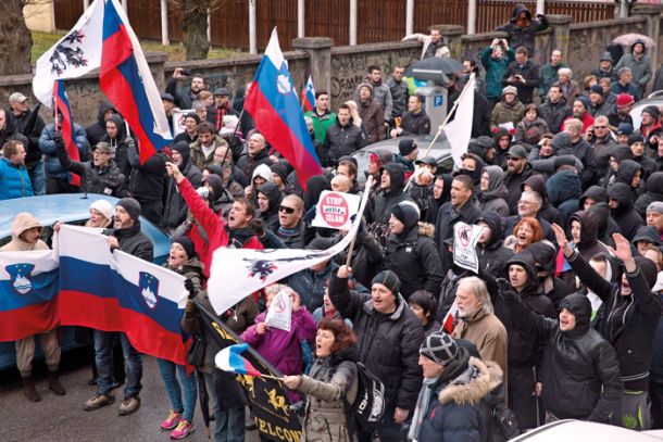 Bernard Brščič na shodu proti migrantskemu centru v Ljubljani 27. februarja 2016.