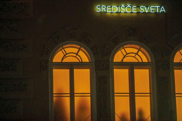 Svetlobni napis Fokus Grupa, Koroška galerija likovnih umetnosti, SG 