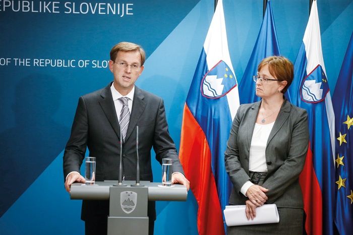 Ministrica za fi nance Mateja VVrraanniiččaarr  EErrmmaann  nnee  mmoorree  skriti razočaranja, ker je vvllaaddaa  MMiirraa  CCeerraarrjjaa  zzaarraaddii  bližajočih se volitev v predal pospravila zakonodajo, s katero bi pravičneje obdavčila nepremičnine.