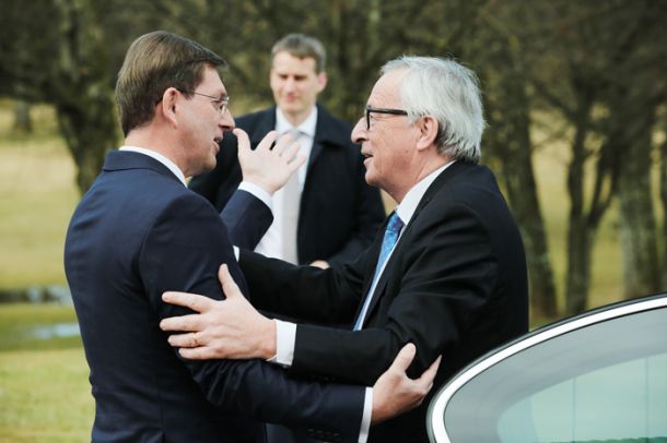 Nekaj je naklonjenost, nekaj drugega pa samozavest - Miro Cerar in JeanClaude Juncker 