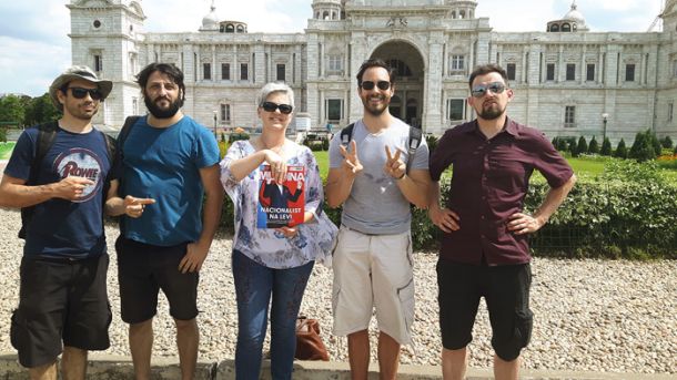 Tilen Vipotnik, Yonatan Esterkin, Mirjam Drnovšček, Miha Rodman in Matej Primec, gledališki festival, Kolkata, Indija