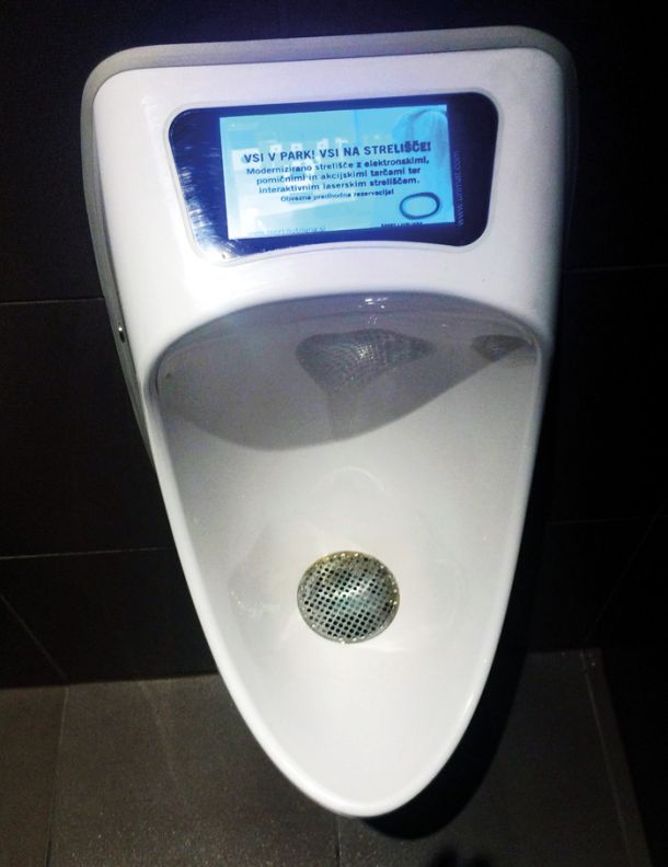 Pisoar z ekranom