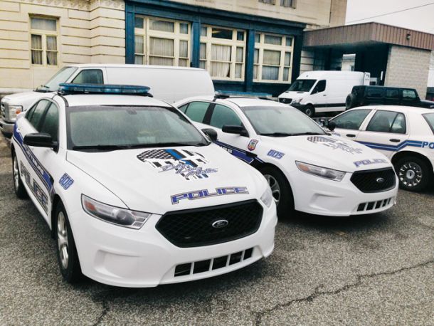 Punisherjev znak na policijskih avtomobilih v Kentuckyju. S pripisom rasističnega slogana »Blue lives matter«.