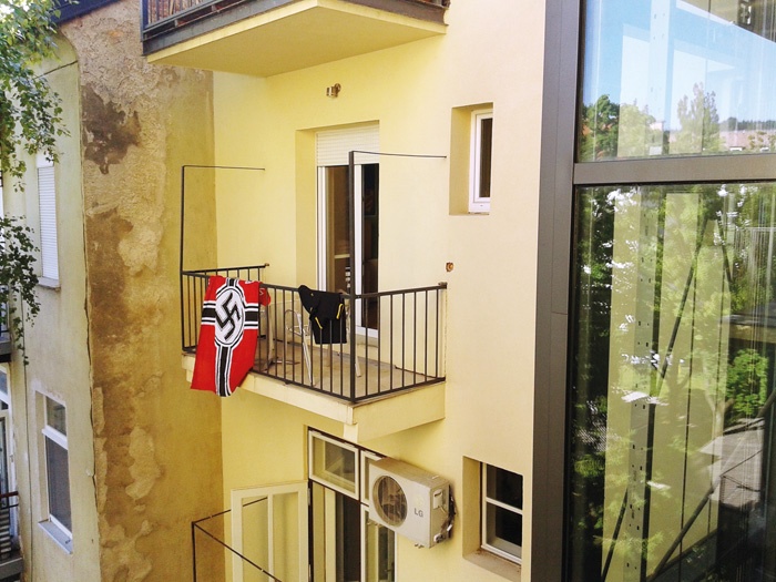 Nacistična zastava na Poljanski cesti v Ljubljani