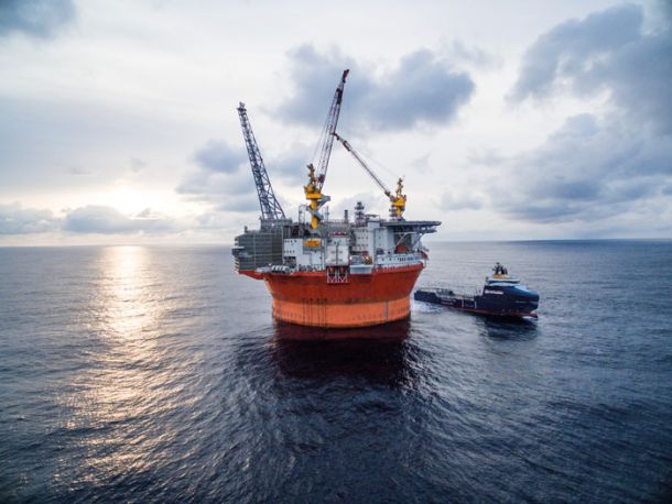 Naftna ploščad Goljat v Barentsovem morju ob norveški obali. Nafto hkrati črpa iz kar 12 vrtin.