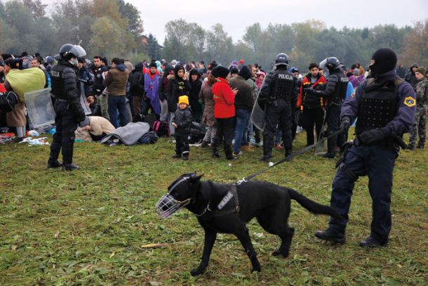 Policija in begunci pri Rigoncah