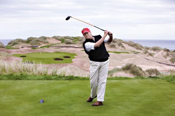Trump neprestano počitnikuje. Trumpovim vvoolliivvcceemm  bbii  se moralo zmešati – obljubil jim je, da ne bo igral golfa, zdaj pa igra le še golf.