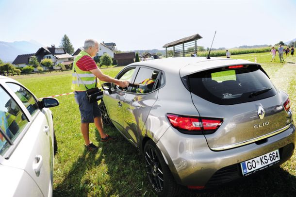 Konec koncev, če lahko brezbožni prešuštnik v Ljubljani zaračunava parkiranje, zakaj ga ne bi smeli še varuhi lika in dela matere Slovencev, brezjanske Marije. 