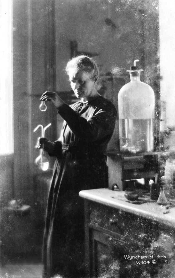 Marie Curie – dvakratna Nobelova nagrajenka, najprej je dobila nagrado za dosežke na področju ﬁ zike, nato pa še kemije