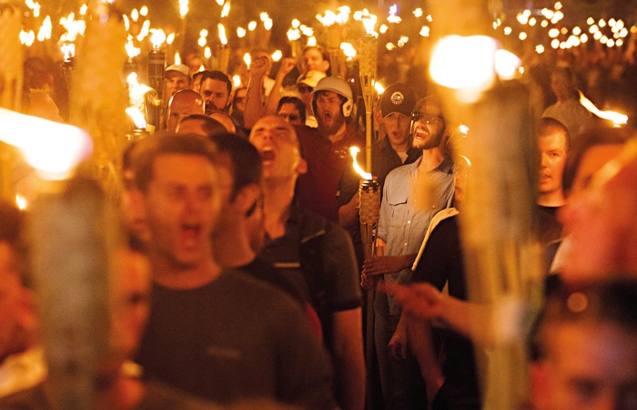 Pohod desnih ljubiteljev generala Leeja na predvečer spopada v Charlottesvillu