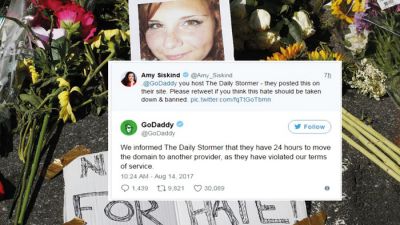 Sporočilo podjetja, da je onemogočilo dostop do neonacistične internetne strani. V ozadju fotografija Heather D. Heyer, žrtve napada med protesti v mestu Charlottesville.