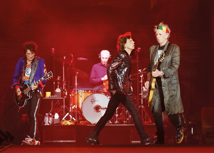 Mick Jagger (vokal, orglice), Keith Richards (kitara), Ronnie Wood (kitara) in Charlie Watts (bobni) skupaj štejejo 293 let. Kljub temu na njihove koncerte hodi že tretja generacija poslušalcev.