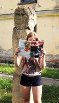 Pred staroslovanskim idolom boga Triglava, Kamjanec-Podilski, Ukrajina