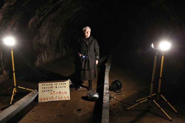 Lela B. Njatin: Mentalni ambient Kočevje, GalerijaGallery, rov v Šišenskem hribu, LJ 