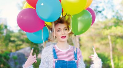 Edina slovenska vlogerka z večmilijonsko bazo sledilcev je za zdaj Sara Mozetič. Njen vlog v angleščini SaraBeautyCenter ima že skoraj 6,4 milijona naročnikov.