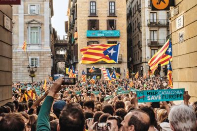Obupani pozivi Evropi: Grenko slavje ob razglasitvi neodvisnosti v Barceloni