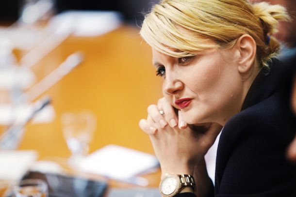 Nepopustljiva ministrica za notranje zadeve Vesna Györkös Žnidar
