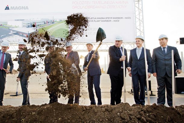 Prvo lopatanje na zemljišču bodoče lakirnice 