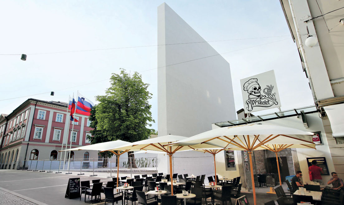 Spomenik sprave na Kongresnem trgu… pred ognjam dom, pred točo mi pšenico bi bližnji sosed vároval …