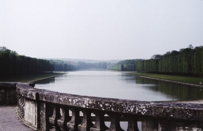 Drevoredi in voda so obvladovali strukturo Le Nôtrovih čarobnih vrtov v Versaillesu.