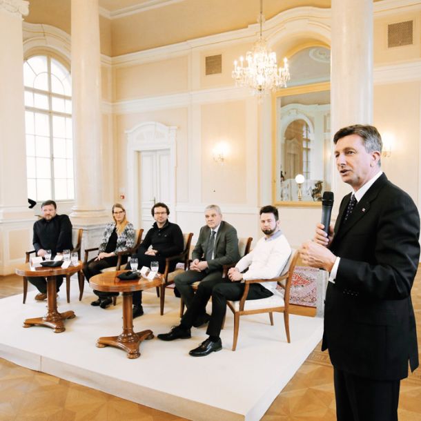 Urška Stanovnik, allias »Chief Happiness Officer« (druga z leve) na februarskem sprejemu pri predsedniku Borutu Pahorju, kjer so se pogovarjali o poklicih prihodnosti 