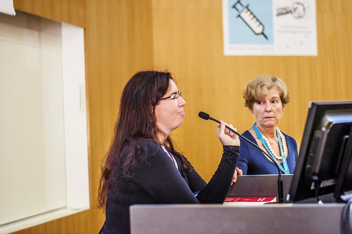 Mateja Černič predava na poletni šoli o cepivih, ki jo je leta 2016 na ljubljanski Biotehniški fakulteti organiziralo Društvo študentov mikrobiologije.