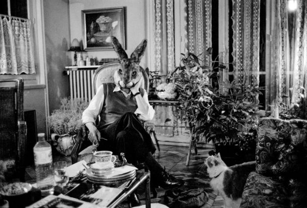 Fotografija, ki jo je prodal največkrat in tudi za najvišji znesek: Rabbit And Cat Having A Tea Party (Zajec in mačka imata čajanko). Pod masko zajca je francoski založnik in producent Robert Delpire, fotografija pa je nastala v njegovi pariški hiši leta 1979.