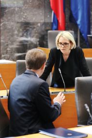 340 tisoč evrov za socialni PR