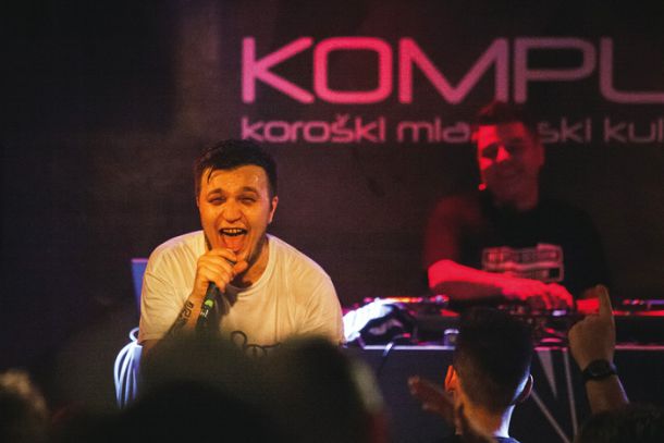 Edo Maajka, Kompleks, Ravne na Koroškem 